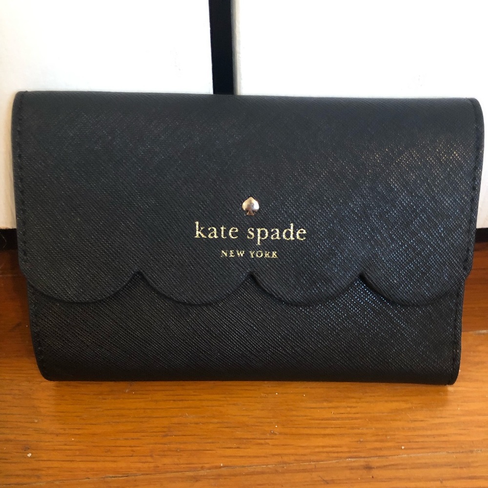 Kate Spade scalloped wallet